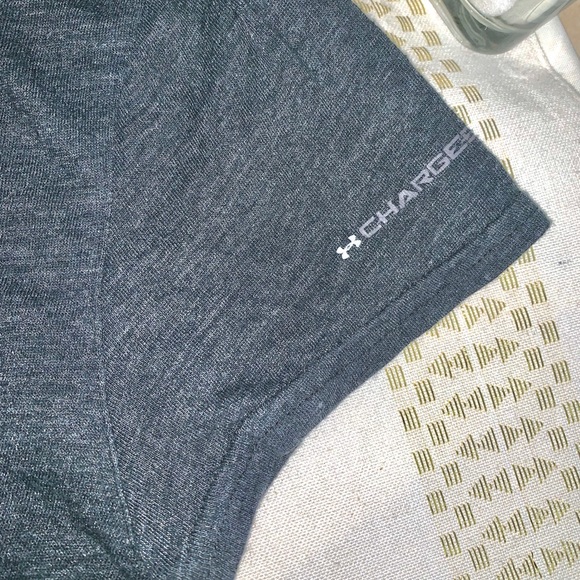 Black/grey Under Amour V-neck top Sz. XS - Picture 5 of 5